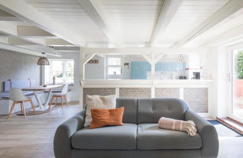 Maasbull House | Reetperle