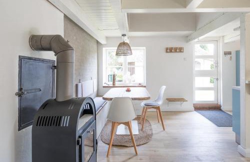 Maasbull House | Reetperle