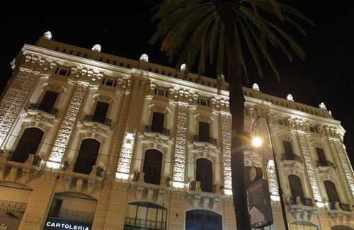 Castellammare Apartment | Refined apartment in a historic building in the heart of town