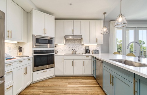 Four Mile Village Condo | Refined Comfort Awaits You and Your Guests in this Three-Bedroom Retreat with Pool Views at Sandestin Golf and Beach Resort!