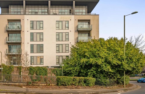 Basingstoke Apartment | Refurbished 2BR | Festival Place | FREE PARKING