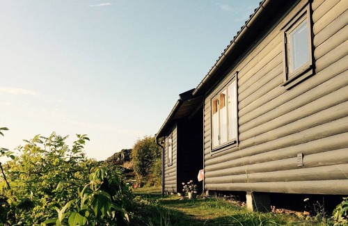 Ellos Cottage | Refurbished cottage directly by the sea