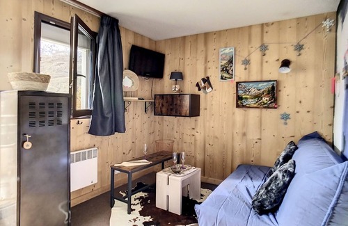 Reberty Apartment | Refurbished Studio · Ski-in/Ski-out · Balcony · Free WiFi