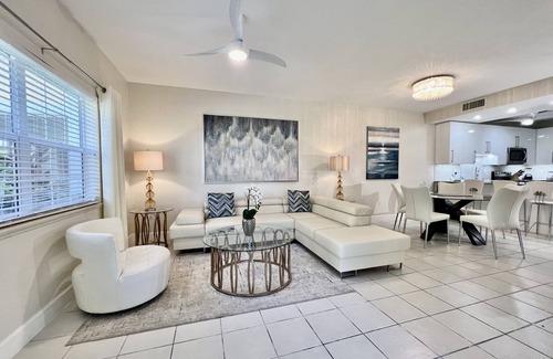 Seven Mile Beach Apartment | Regal Beach Club