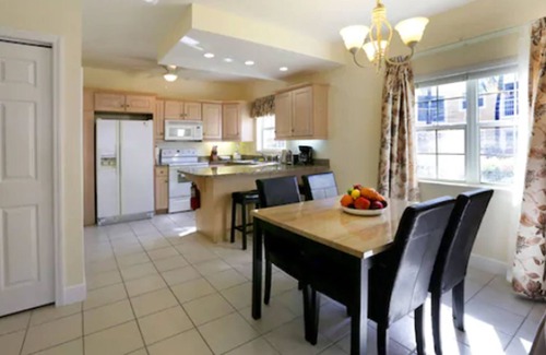 Seven Mile Beach Apartment | Regal Beach Club