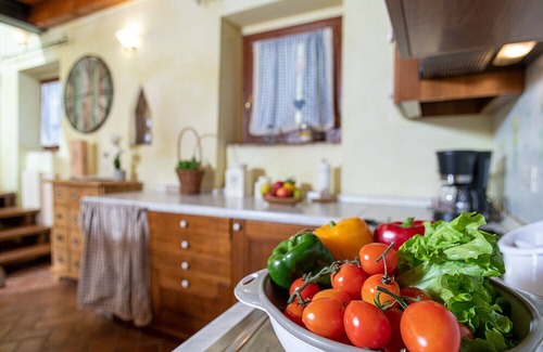 Montioni Ski Chalet | Regarda - Countryhouse Nocino 1 in the middle of Lake Garda vineyards