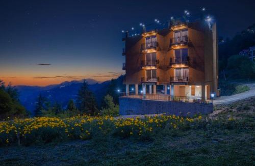 Fagu Apartment | Regency I Vacations I Conference I MICE I Family Events I Open Air Terrace I Sky Bonfire I Wooden Rooms With Pvt Balconies I Charvi Retreat by Exotic Stays