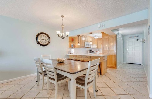 Crescent Beach Condo | Regency Towers 1119 2 BR 2 BA