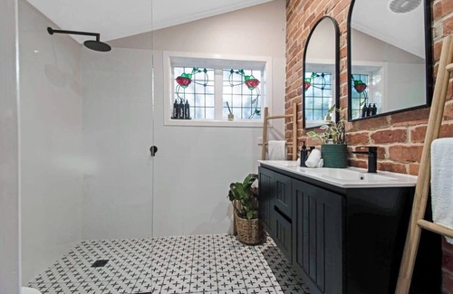 Wagga Wagga House | Reggie's Roost - Central Hideaway, Family Friendly
