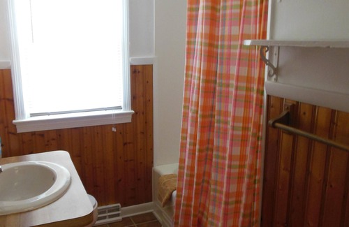Dewey Beach Cottage | Rehoboth Bay Cottage - Bay view, family friendly,1 1/2 block walk to ocean beach
