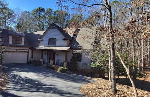 Big Canoe House | Relax and play in your forest get-away at Big Canoe