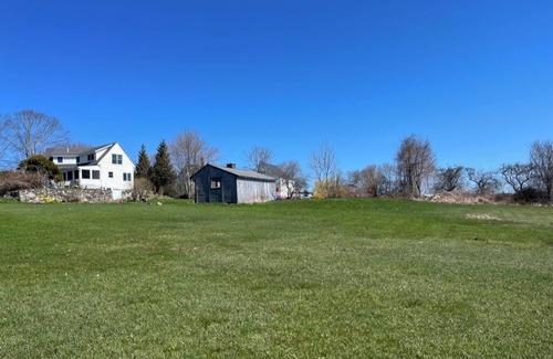 Waldoboro House | Relax and recharge at Cold Comfort Farm on the coast of Maine