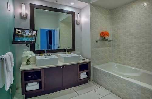 Ludlam Hotel | Relax and Recharge in this 2 Styling Accommodations | Outdoor Pool