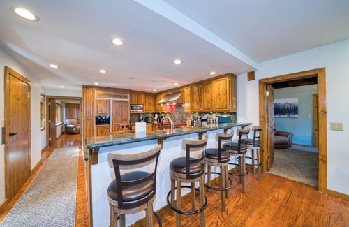Crystal Bay House | Relax and Unwind at The Blue View