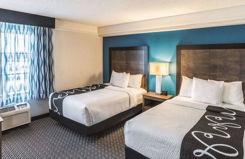 Ahwatukee Foothills House | Relax and Unwind! Free Breakfast, Free Parking, Onsite Pool