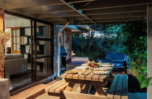 Blenheim House | Relax and unwind in your home away from home in a large private home