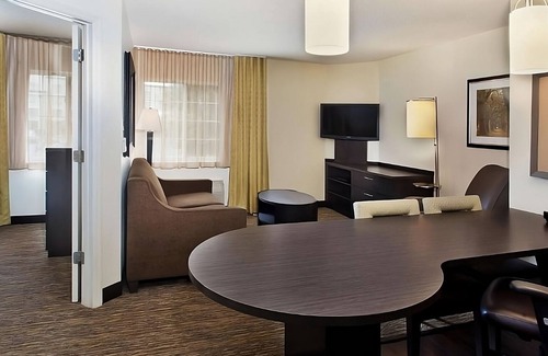 Wichita Hotel | Relax and Unwind! Pet-Friendly Property, Free Parking, Kitchen Near Harvest Park