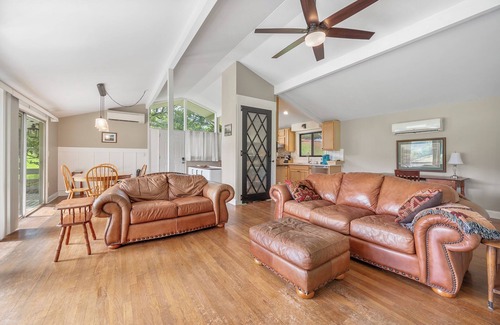 Bedford Cabin | Relax at a beautiful country getaway with a Luxury King bed and WiFi