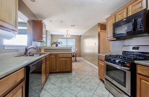 Algiers House | Relax at Behrman Place