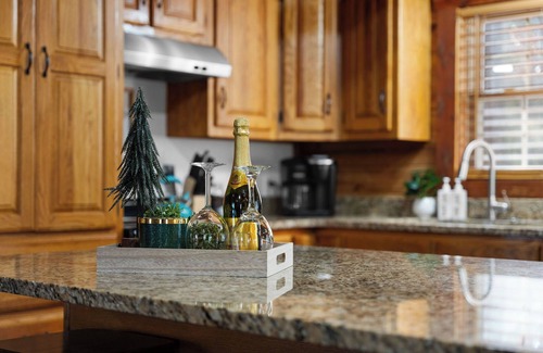 Branson Cabin | Relax at Hillside Haven:2BR Log Cabin with Hot Tub