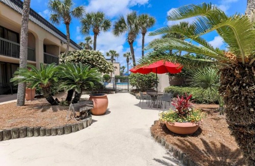 Fort Walton Beach - Destin House | Relax at our beachfront hotel in Fort Walton