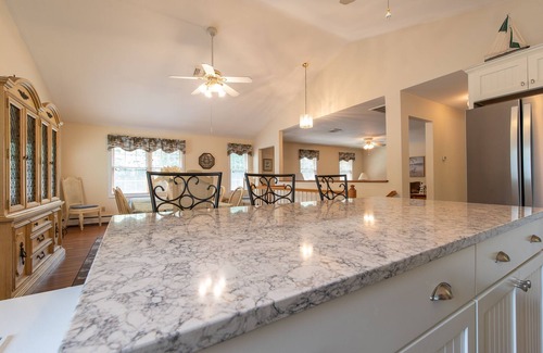 Bonnet Shores House | Relax by the sea! Four bedroom retreat in Bonnet Shores. Central Air sleeps 8-10