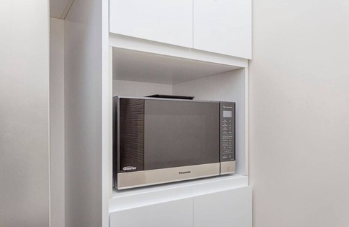 Scarborough Apartment | Relax in blissful sun-soaked luxury by the beach!