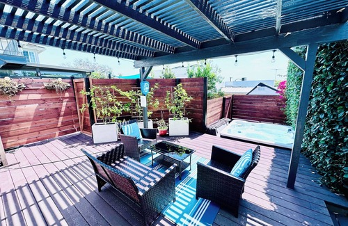 Middletown Apartment | Relax in charming studio centrally located with Private patio with Hot tub