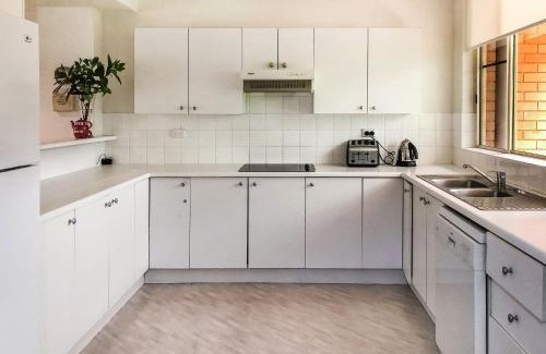 Avoca Beach House | Relax in Coastal Townhouse with BBQ & Close Walk to Beach