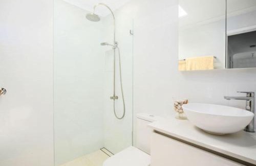 Avoca Beach House | Relax in Coastal Townhouse with BBQ & Close Walk to Beach