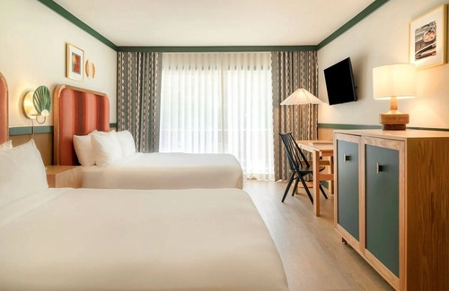 Palm Springs Hotel | Relax in Style | 4 Palm Springs Rooms w/Scenic Mountain View | Parking | Pool