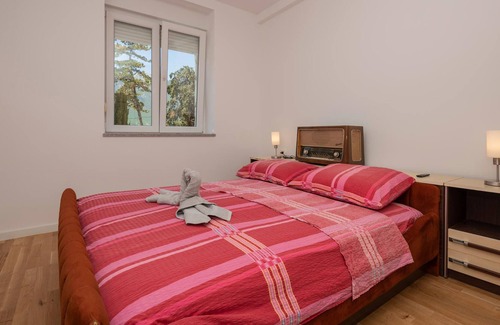 Zagvozd Apartment | Relax in the Dalmatian hinterland under the Croatian sun.
