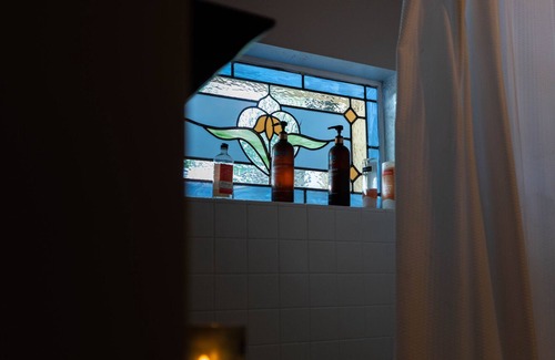 Jamestown House | Relax on business! Renovated, cozy and well placed
