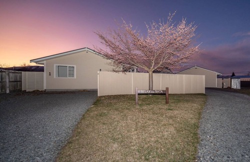 Twizel Cottage | Relax on Rata Cottage 1