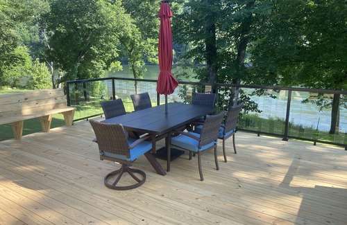 Mountain Home House | Relax on the enchanting bank of the White River.