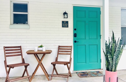 Safety Harbor Hotel | Relax & Recharge Queen Studio Downtown