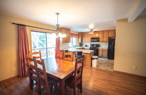 Pioneer Trail House | Relax,Recharge and Explore Hot Tun Included in beautiful South Lake Tahoe