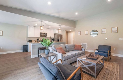 Acme Condo | Relax w/Your Pet! Cozy Traverse City Condo