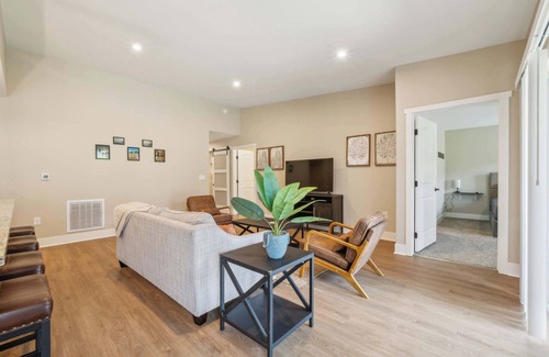 Acme Condo | Relax w/Your Pet! Cozy Traverse City Condo