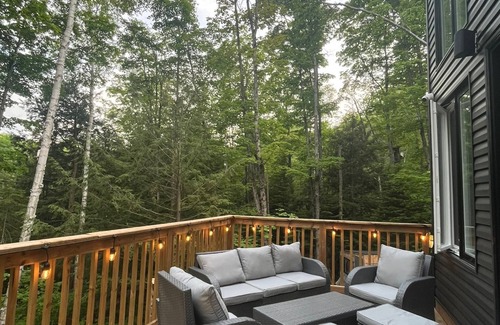 Harcourt Cottage | Relax with the family on the lake front with modern living in natural wilderness