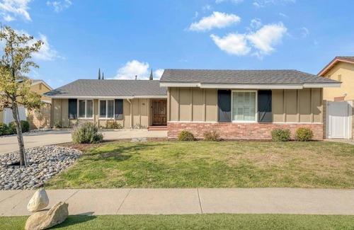Oak Park House | Relax with the whole family at this peaceful and cozy place to stay.