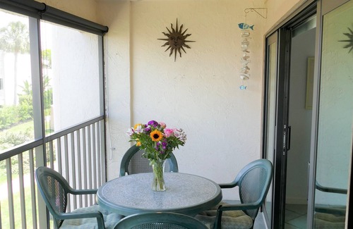 Holmes Beach Condo | RELAX/WORK @ Sunbow Bay! By Beach w/Pools & Pickleball. Clean & newly updated!
