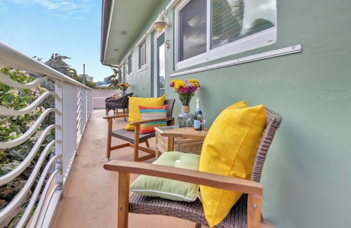 North Beach Apartment | Relaxed Beach living - 1 Bed/1 Bath with Private Garden, steps to Ocean