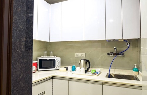 Gurugram Apartment | Relaxing 1 Bhk Service Apartment With Balcony Gym