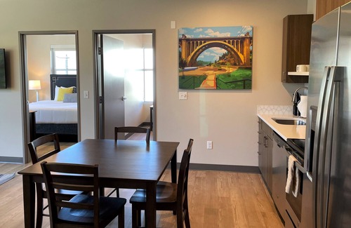 Riverside Apartment | Relaxing 2 Bed Travel Apartment Steps Away from Riverfront Park