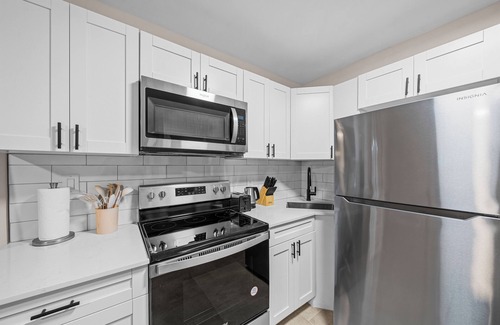 Lake Ridge Apartment | Relaxing 2-Bedroom Apartment w/Pool Access