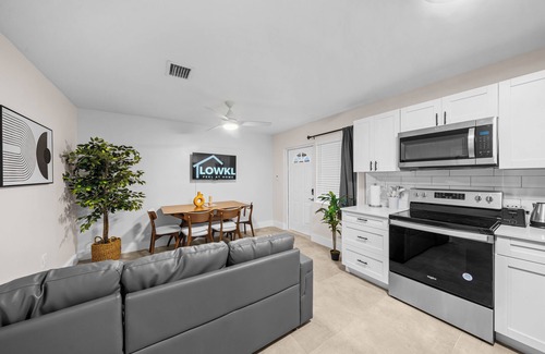 Lake Ridge Apartment | Relaxing 2-Bedroom Apartment w/Pool Access