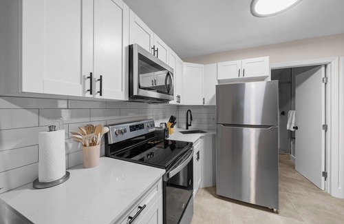 Lake Ridge Apartment | Relaxing 2-Bedroom Apartment w/Pool Access