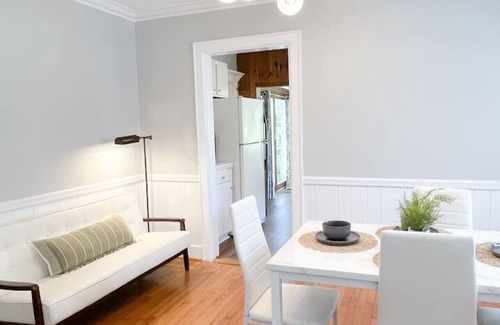 Plaza Midwood Apartment | Relaxing 2BR Escape|Backyard-BBQ-Outdoor Furniture