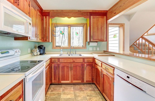 Deer Springs House | Relaxing 3 bdrm Mountain Cabin on Wintergreen Resort